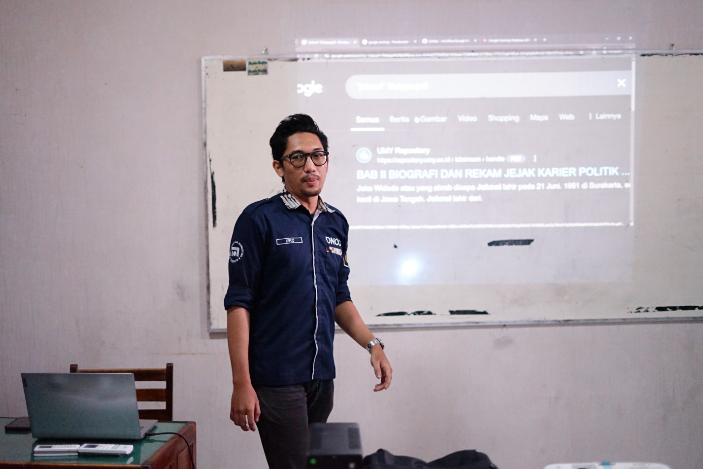 Penjelasan materi pelatihan kepada siswa SMKN 8 Semarang